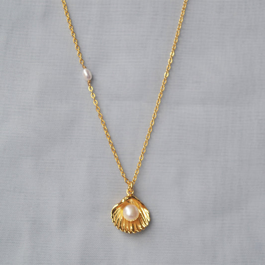 Fashion Korean style of brass golden shell with pearl pendant necklace